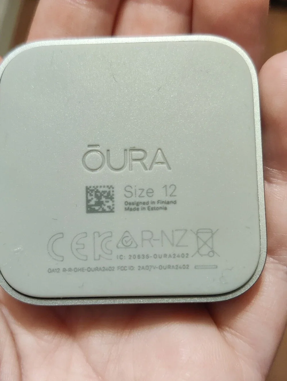 Silver Oura Ring Generation 4 Size 12 and charging base